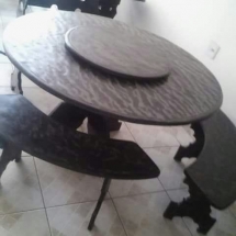 mesa-com-bancos